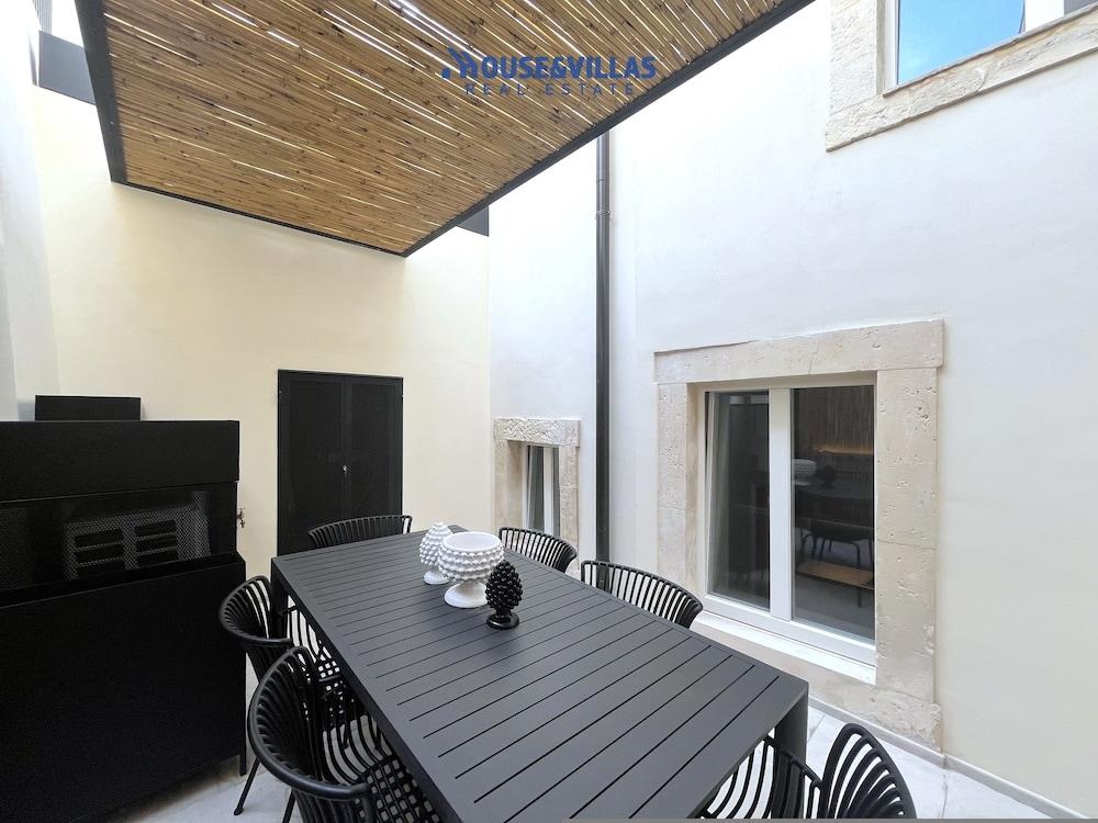 Casa Lelli in Noto With 2 Bedrooms and 2 Bathrooms