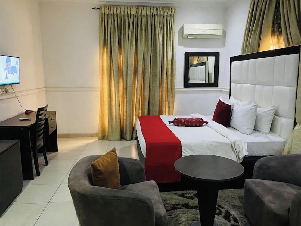 Davvy Hotel and Apartments