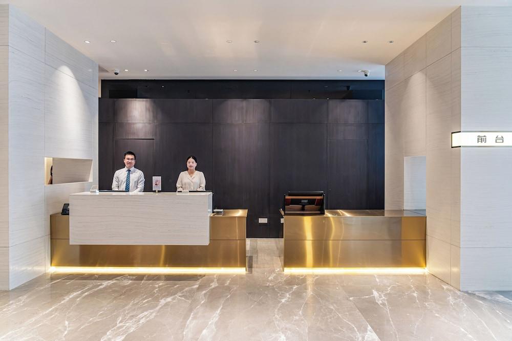 ELONG DELUXE International Hotel