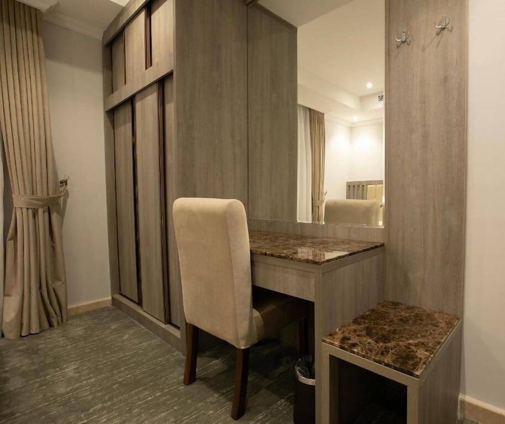 NARS Plus Al Basateen