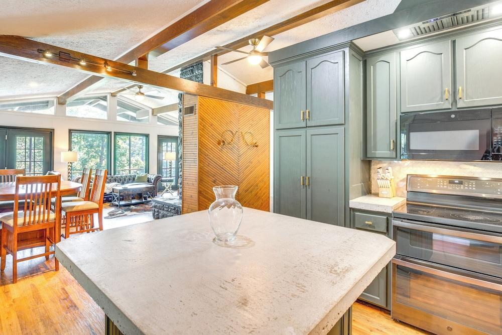 Lake O' the Pines Retreat: Private Dock!