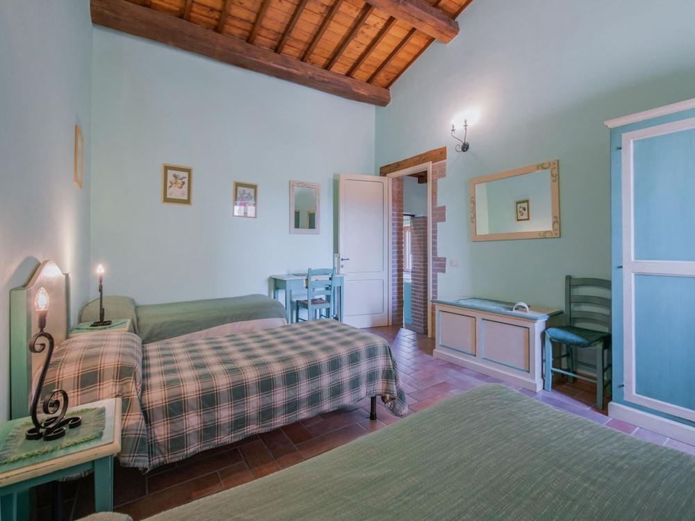 Quiet Holiday Home in Sellano With Swimming Pool a few Kilometers From Rasiglia