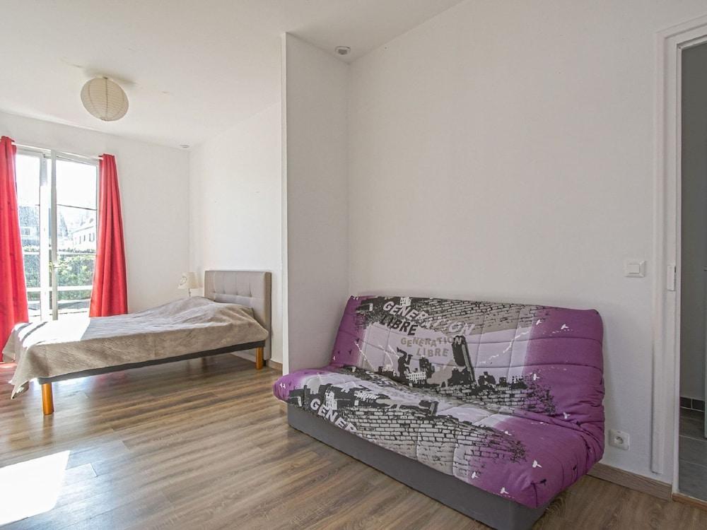 Spacious Holiday Home in Aure sur Mer With Garden