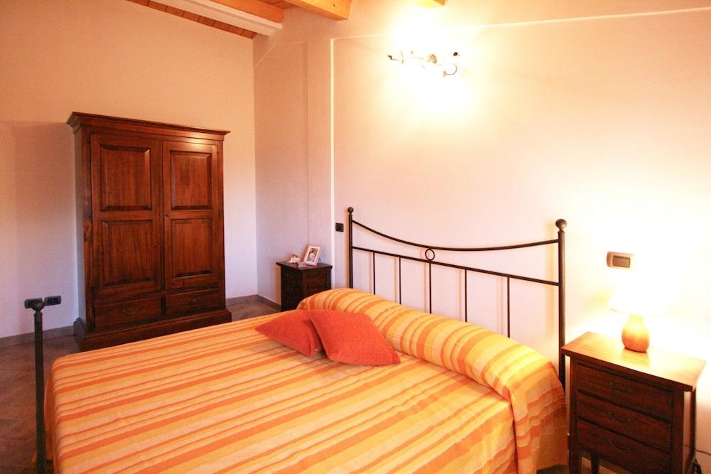 Timeless Villa in Cagli With Garden and Swimming Pool