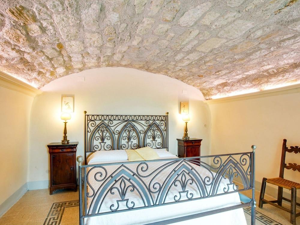 Spacious Villa in Sermugnano With Private Swimming Pool