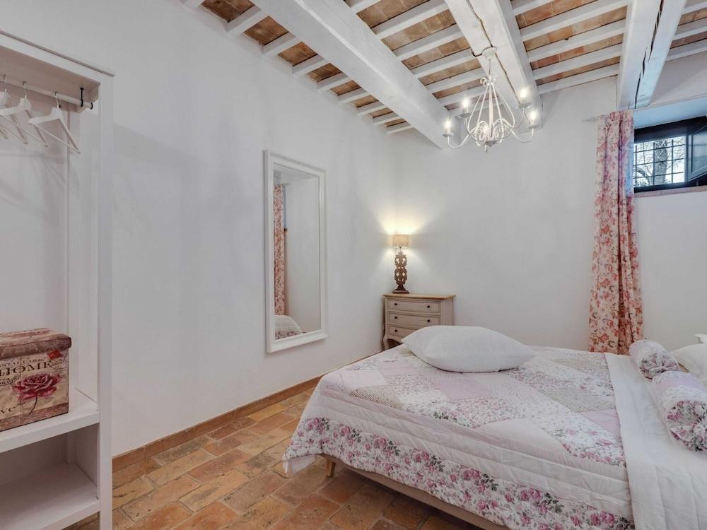 Stunning Apartment in Mombaroccio Near Metauro River