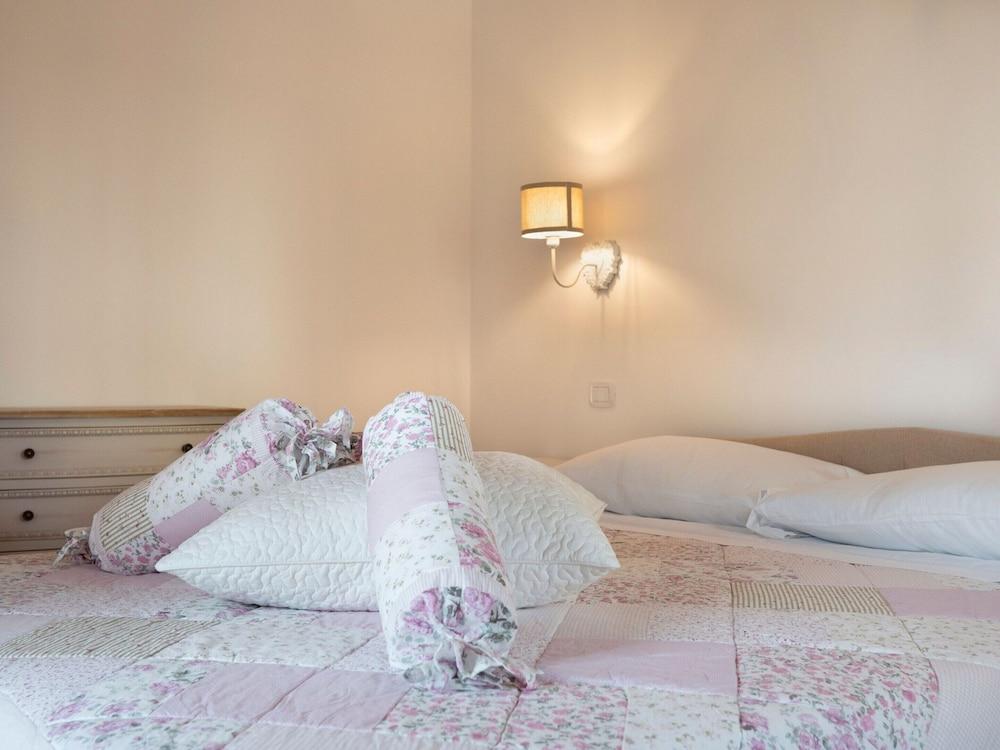 Stunning Apartment in Mombaroccio Near Metauro River