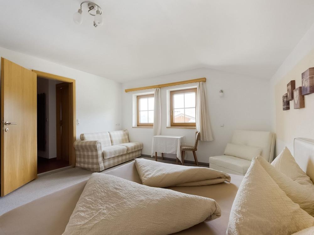 Lovely Apartment in Hainzenberg Next to Forest