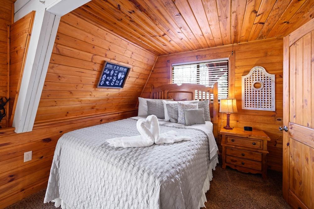 Ski Bear Chalet 3 Bedroom Cabin