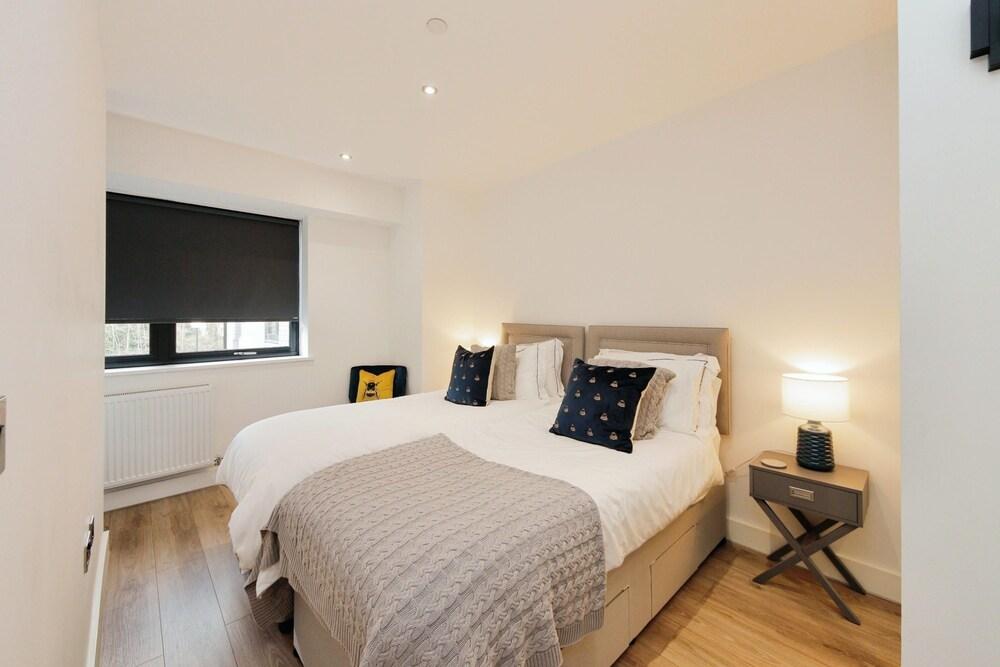 Solihull Modern Living - 1 Bed Apartment