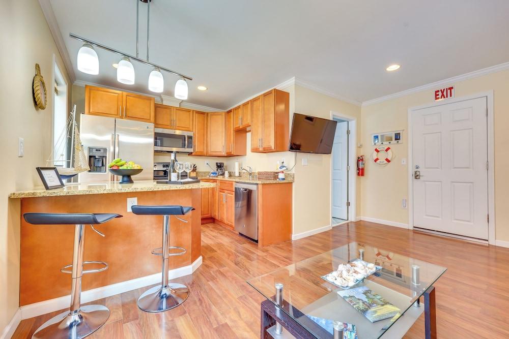 Walk to Nights of Lights: Historic Downtown Stay