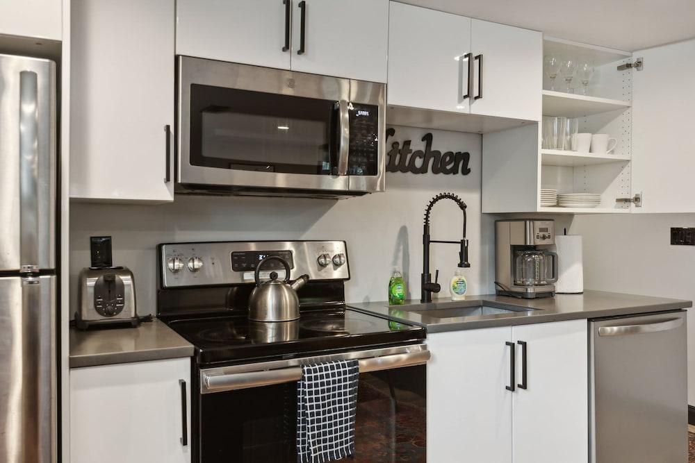 Charming 2BR Townhouse Condo in Heart of DC