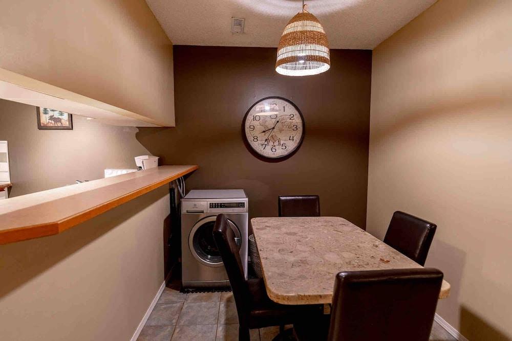 Mountain View Walk to all in Canmore Canada