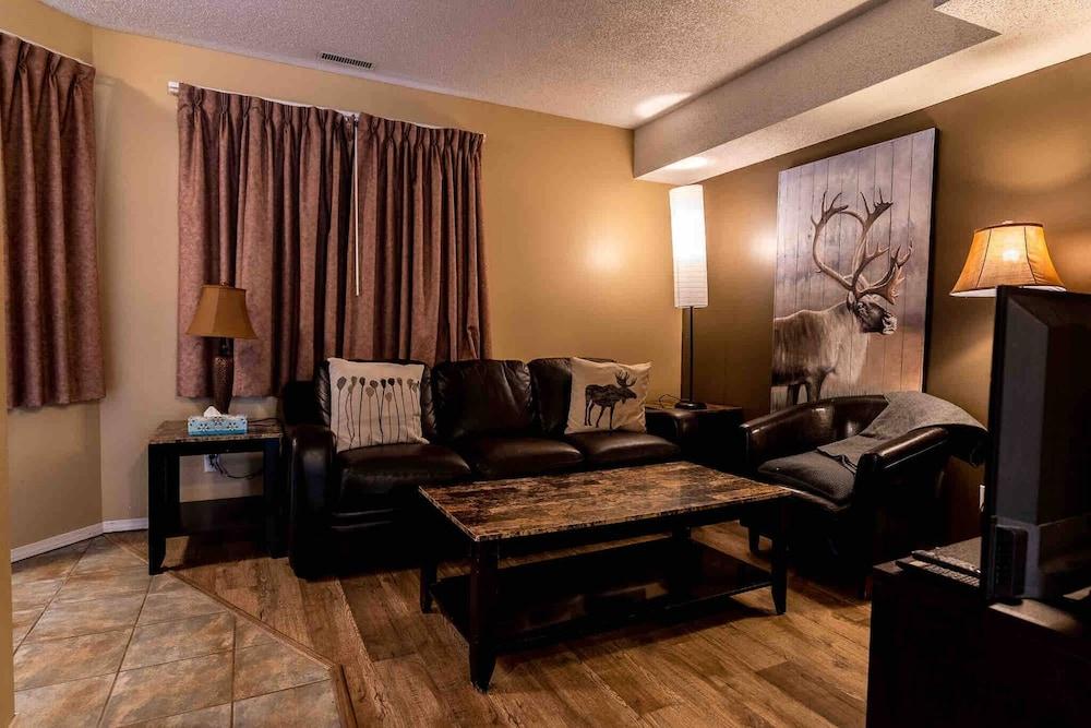 Mountain View Walk to all in Canmore Canada