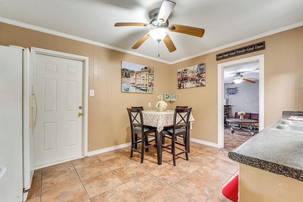 Fire Pit & Grill: Victoria Home Near Downtown