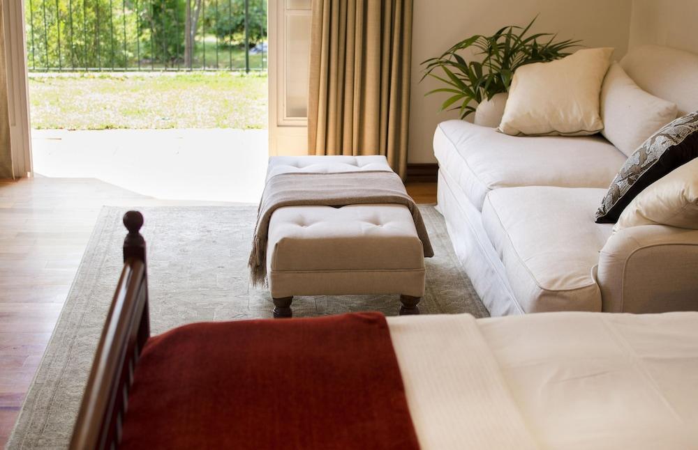 Chic Studio Nestled in Lovely Garden and Pool-2254