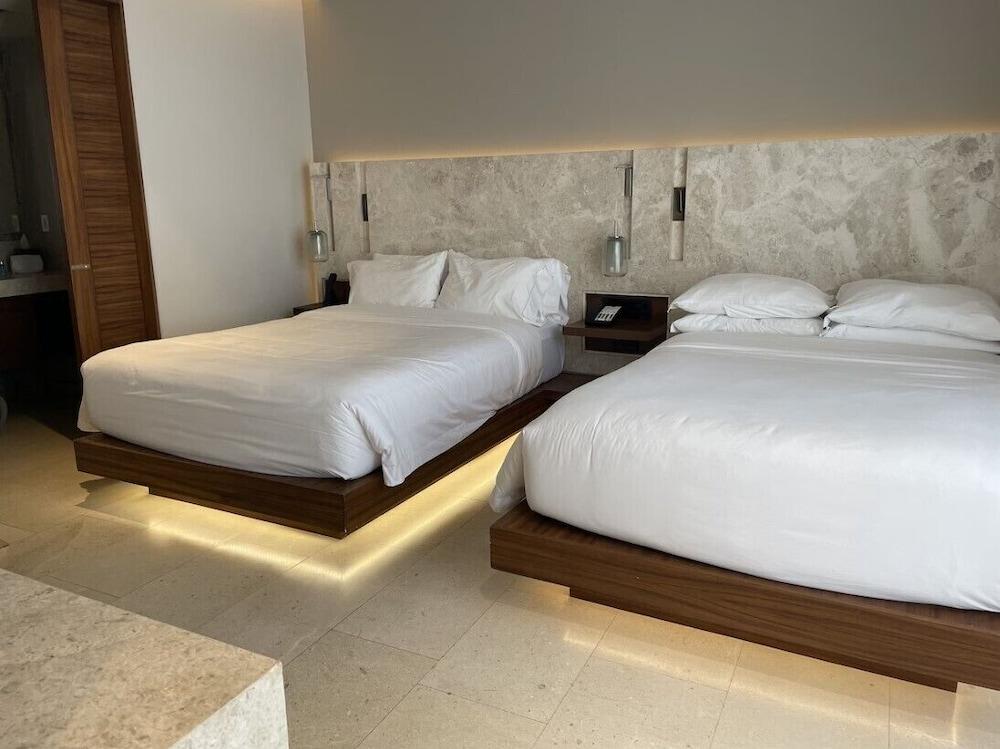 2BD Oceanfront Presidential Suite SCabo