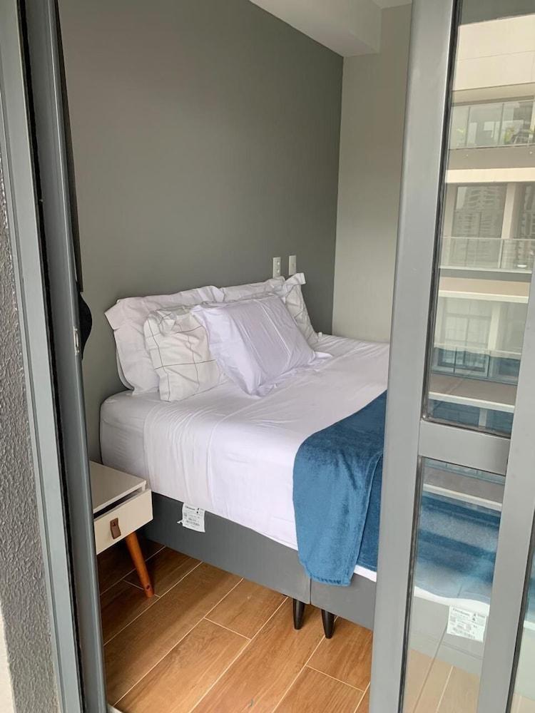 Get a Flat 1905 - Brooklin