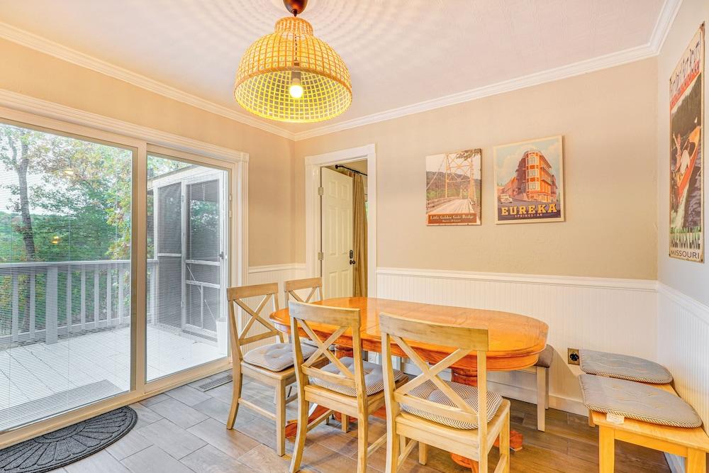 Mtn Views & Fire Pit: Eureka Springs Home