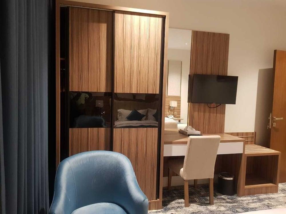 grand view hotel almarwa