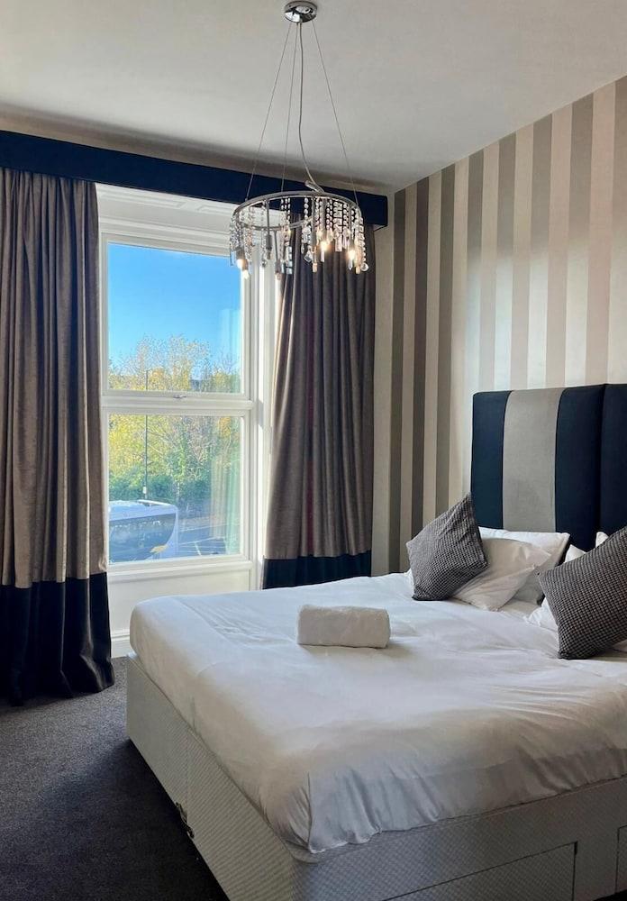 Kensington House by Warren Collection