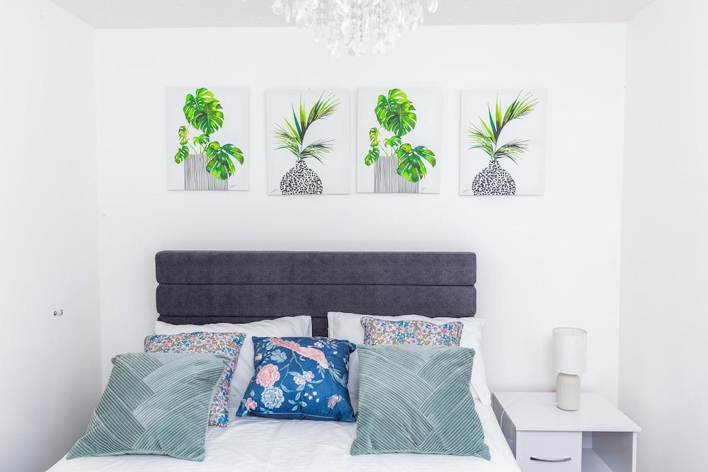 A Stunning Four Bed House in Posh Oadby, Leicester