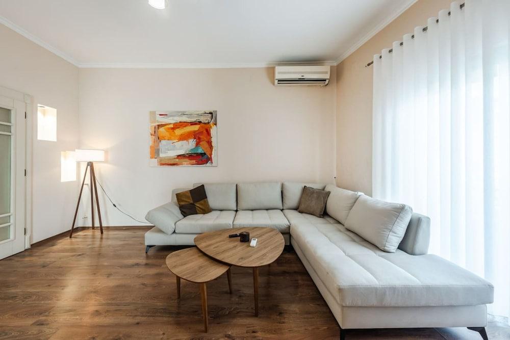 The Old-clock Apartment