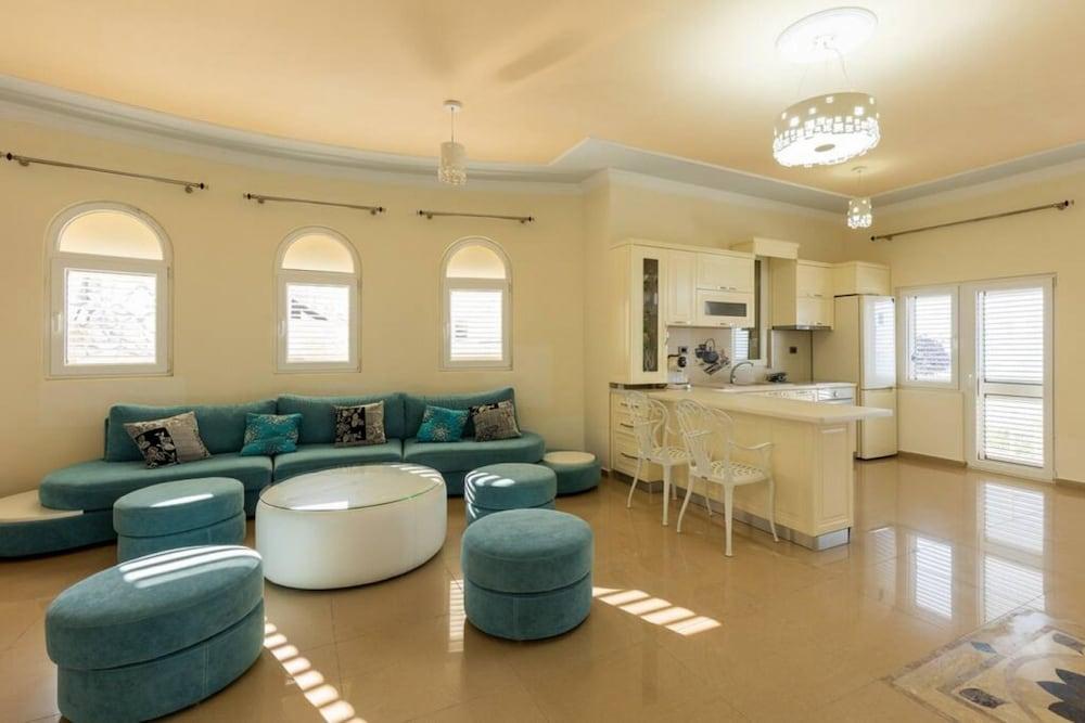 The Lake House 1 in Shkod r