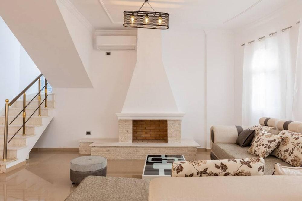 The Lake House 2 in Shkod r