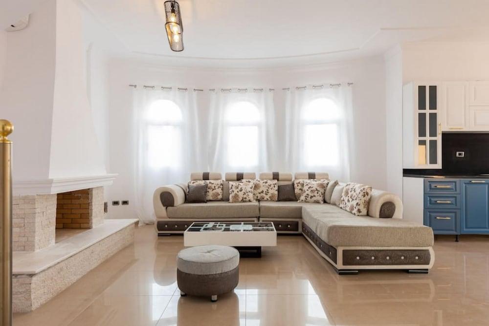 The Lake House 2 in Shkod r