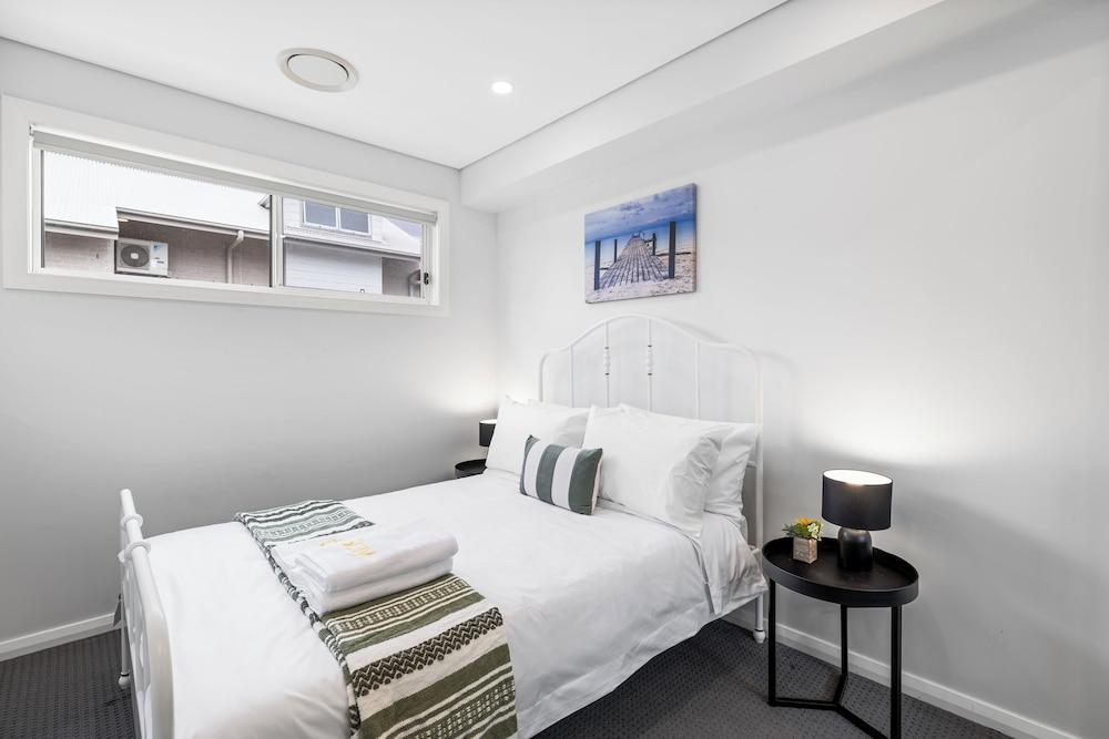 StayAU 4BR Modern Townhouse Asquith