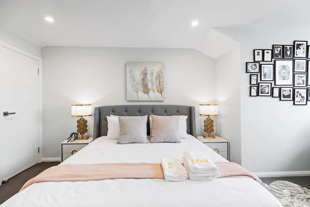 StayAU 4BR Modern Townhouse Asquith