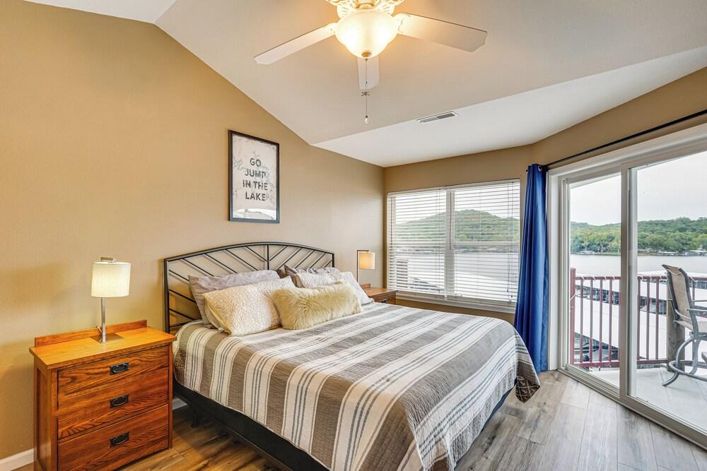'lake It Easy' Waterfront Ozarks Condo w/ Balcony!