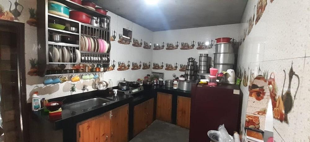 Goroomgo Pink Floyed Homestay Kalimpong