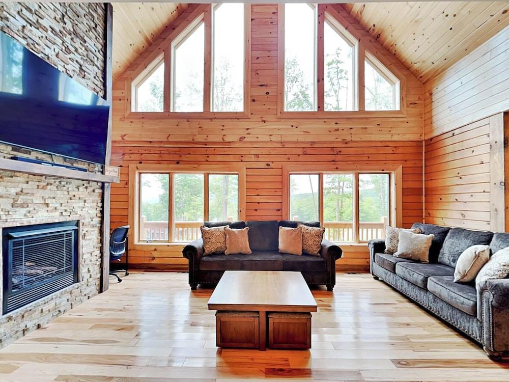 Fortune Mountain Retreat by Taylor Made Deep Creek
