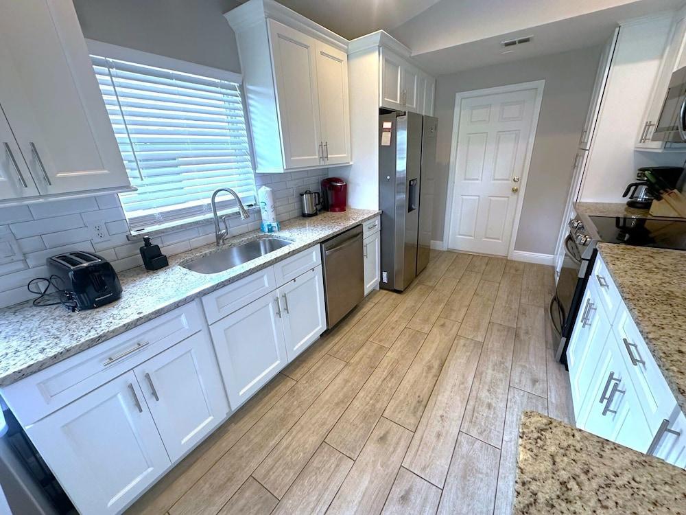 Fully Remodeled Golf View Villa, Southern Dunes