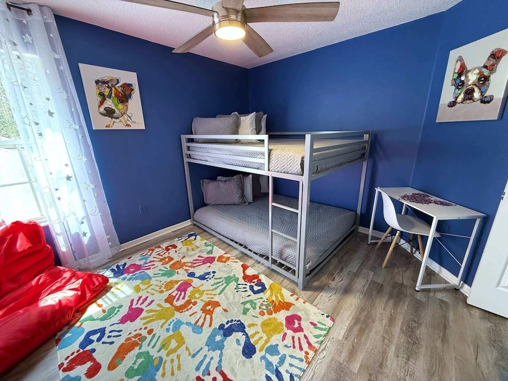 Updated Southern Dunes Pool Home