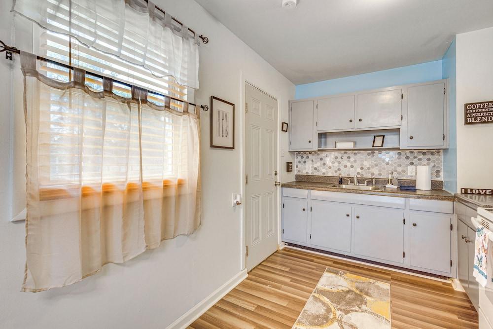 4 Mi to Dtwn: Home w/ Fenced Yard in Portsmouth!