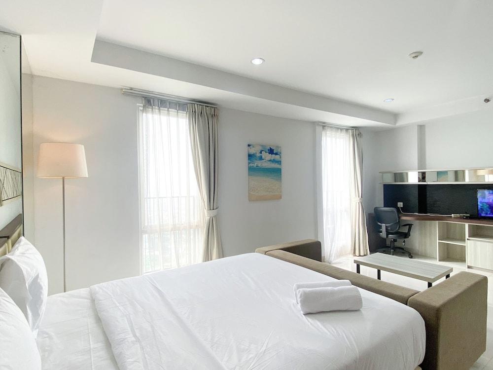 Spacious and Comfort Studio Apartment at Azalea Suites