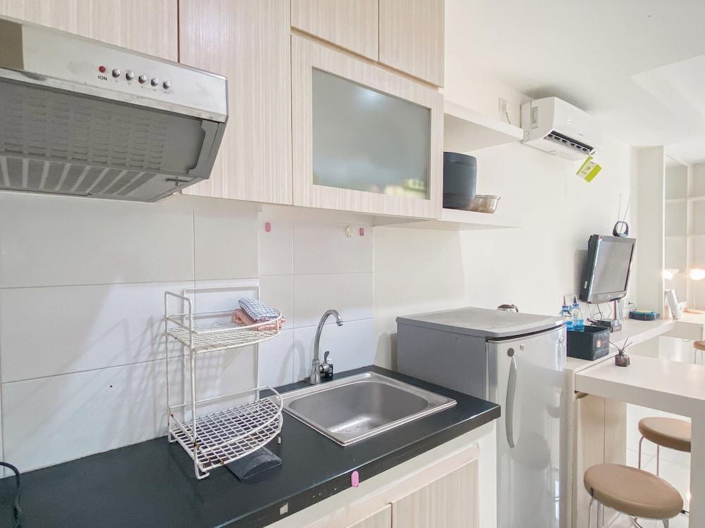 Modern Look and Restful Studio at Azalea Suites Apartment