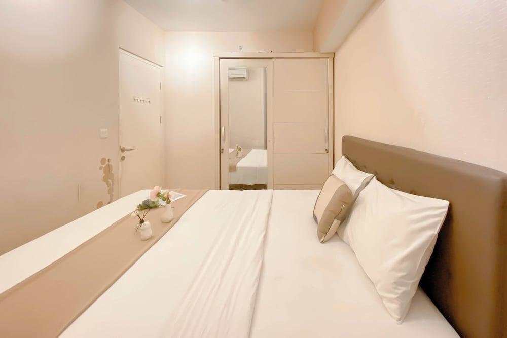 Comfort 2BR Apartment at Springlake Summarecon Bekasi