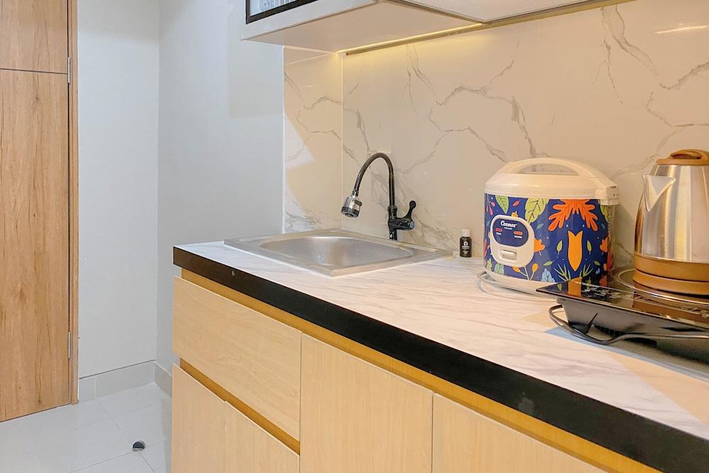Restful and Homey Studio at LRT City Jatibening Apartment