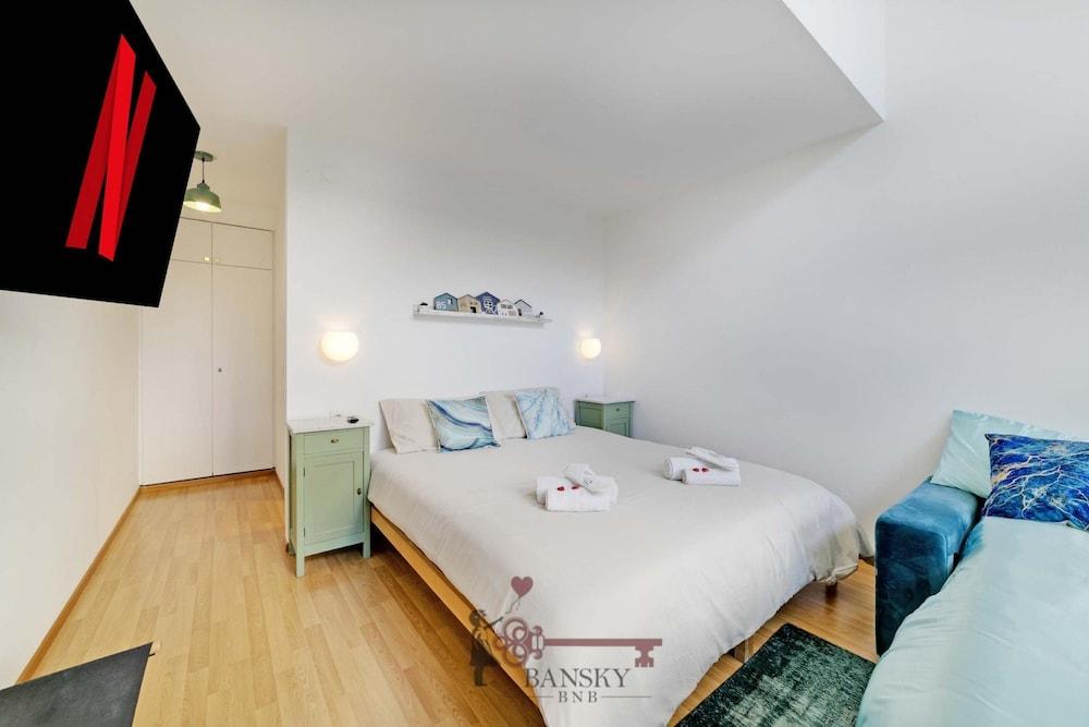 Central Bright Apartment on two Floors Turquoise