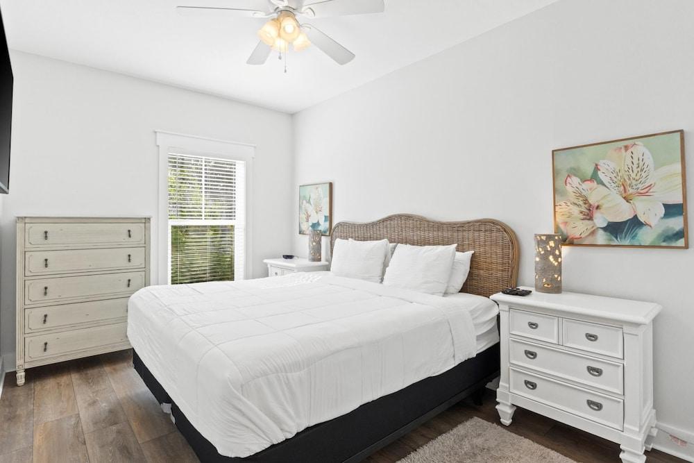 Beach House - Seabreeze Bungalow by PHG