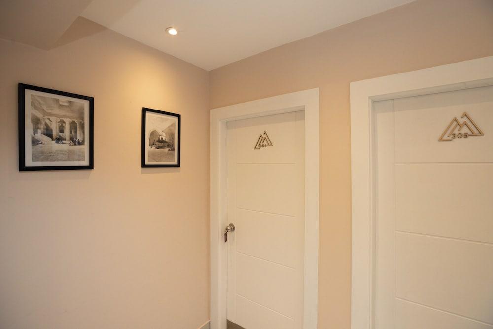 Maria Pyramids House