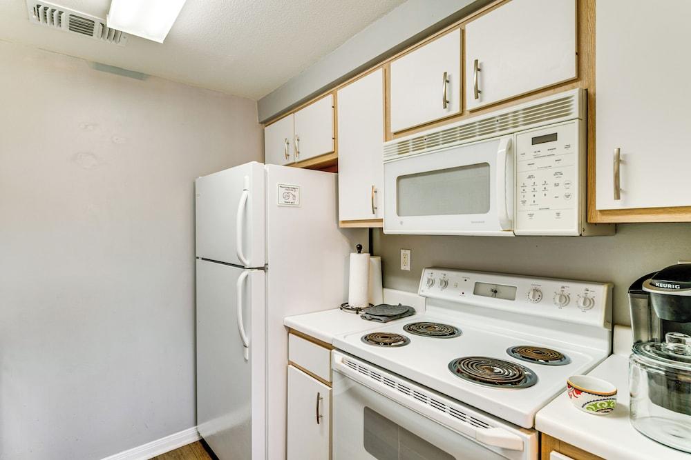 Lake Conroe Condo w/ Pool Access + Balcony!