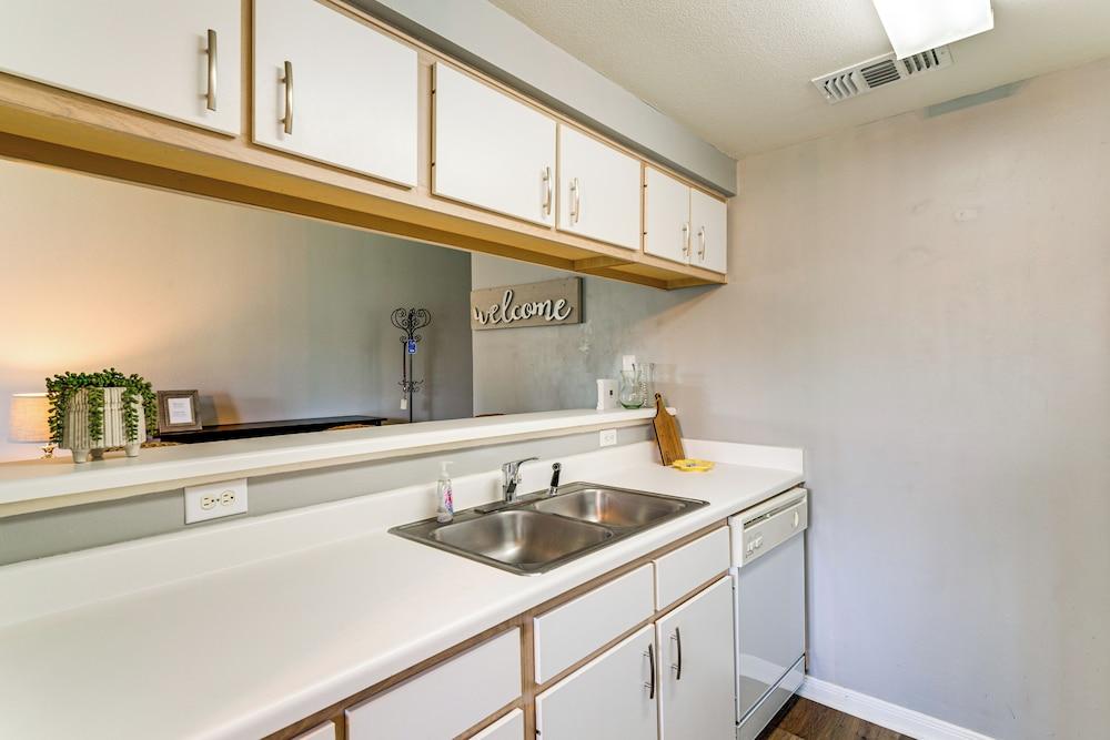 Lake Conroe Condo w/ Pool Access + Balcony!