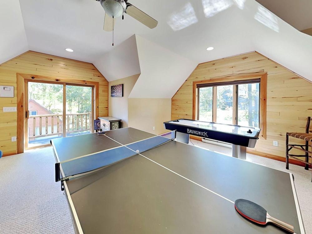 Magnificent Mountain Lodge by Taylor Made Deep Creek