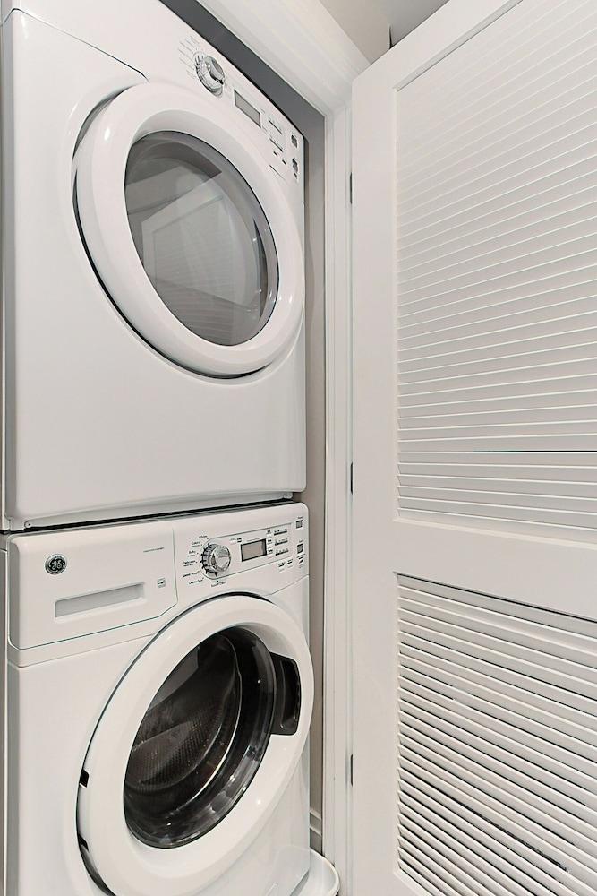 Modern getaway in Reston 1 bedroom