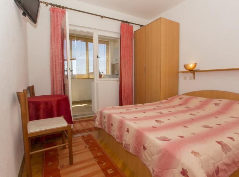 Beachfront Apartments Andrijević